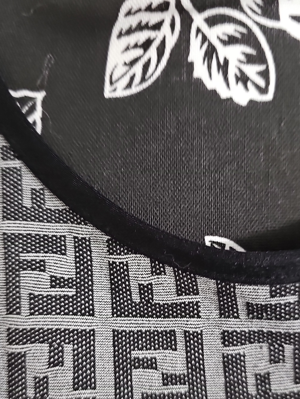Fendi Black and Gray Graphic Fitted Short Sleeve Top - Picture 7 of 9